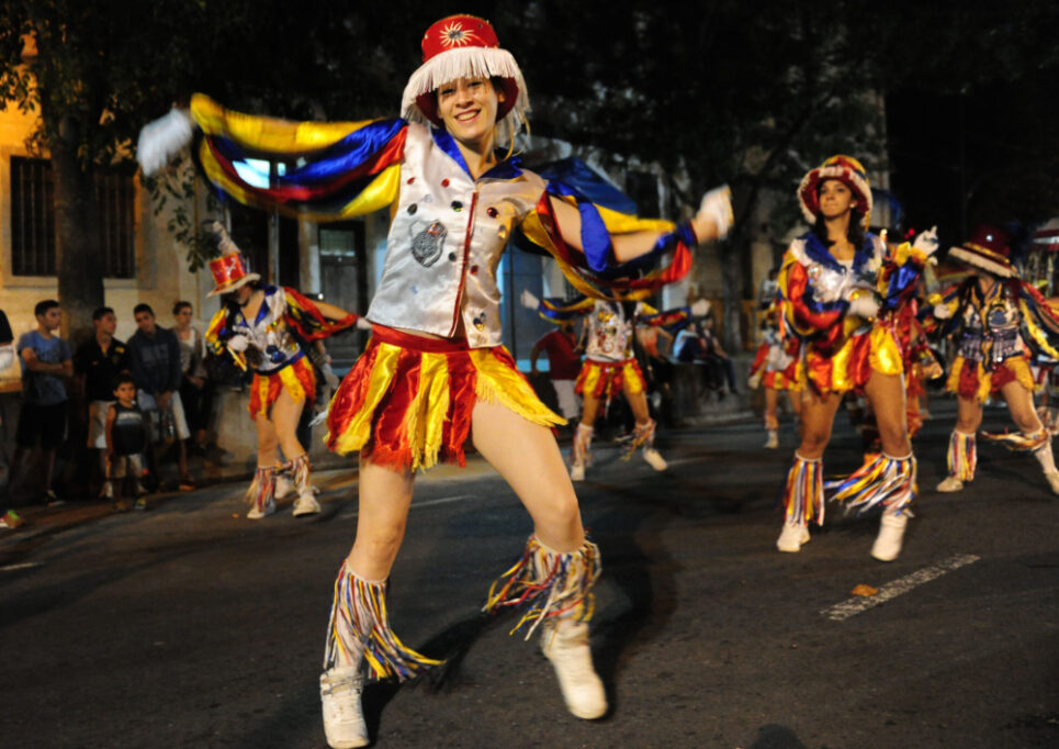 Murga que cruza la ciudad | Periódico VAS